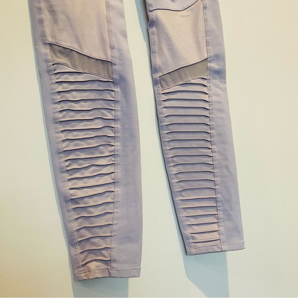 ALO Yoga High-Waist Airbrush Moto Legging in Lavender Cloud, Size XS - Picture 9 of 14